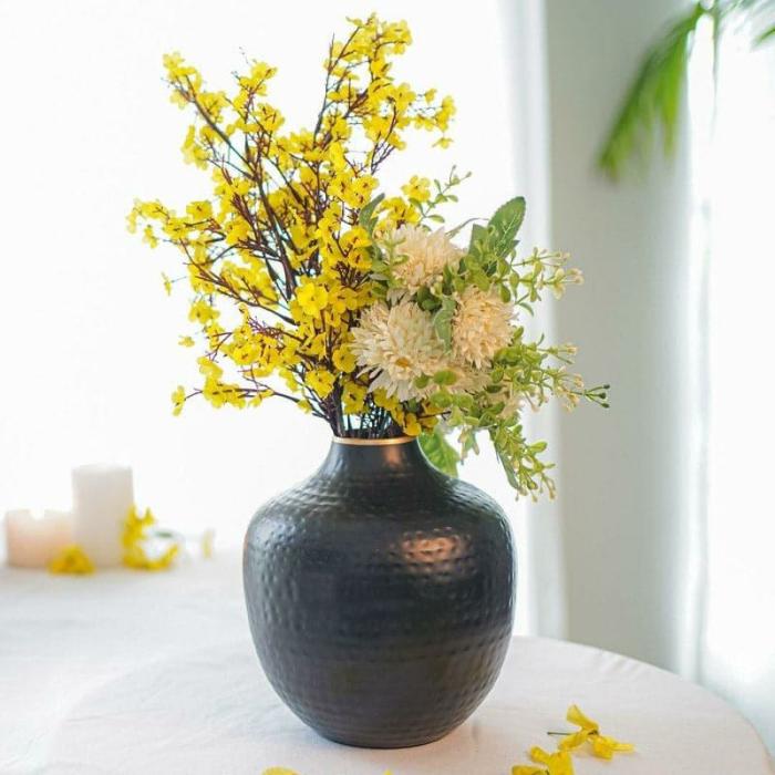 Francine Metal Vase  |   Vases Showpieces, Vases & Accent Bowls Black