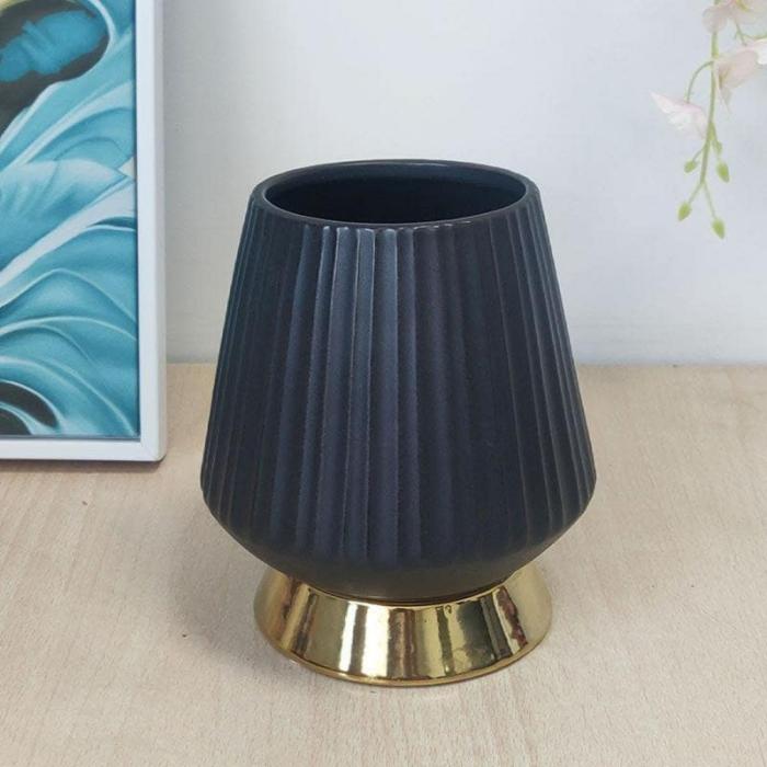 Funky Frill Vase  |   Vases Showpieces, Vases & Accent Bowls Black